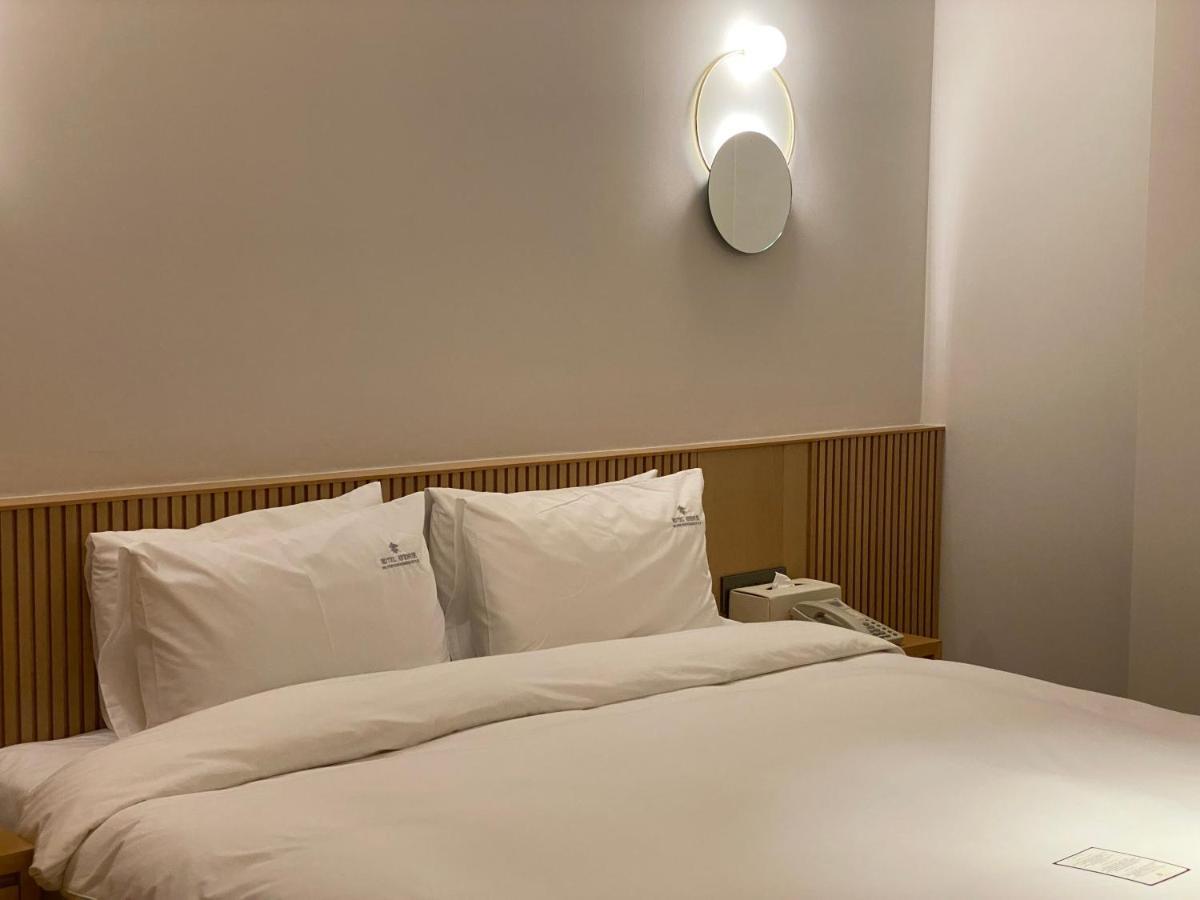 Hotel Avenue Чханвон Екстер'єр фото