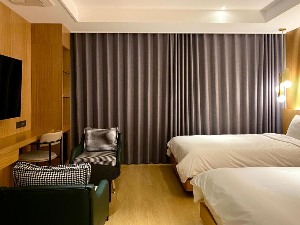 Hotel Avenue Чханвон Екстер'єр фото