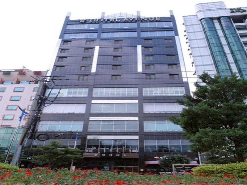 Hotel Avenue Чханвон Екстер'єр фото