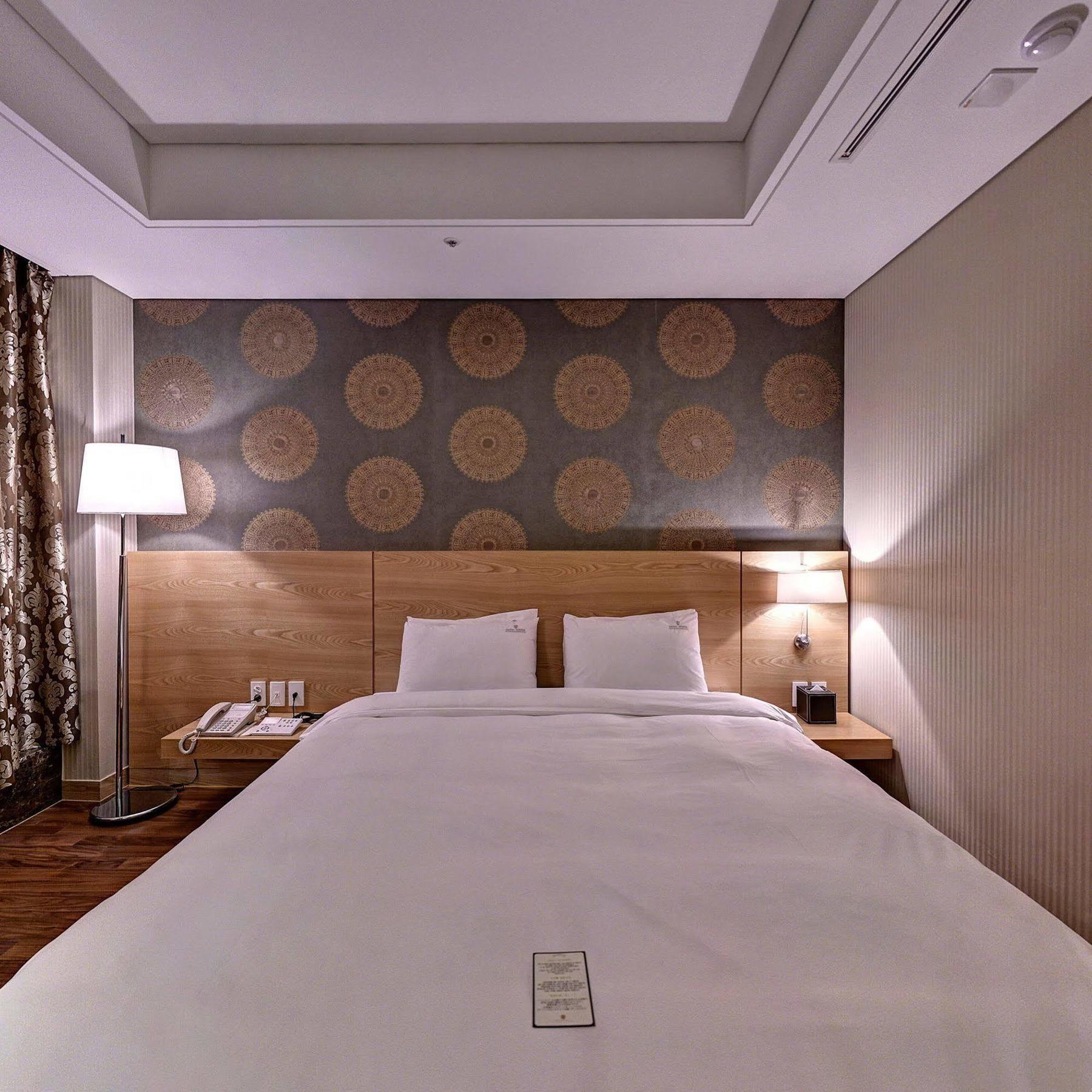 Hotel Avenue Чханвон Екстер'єр фото