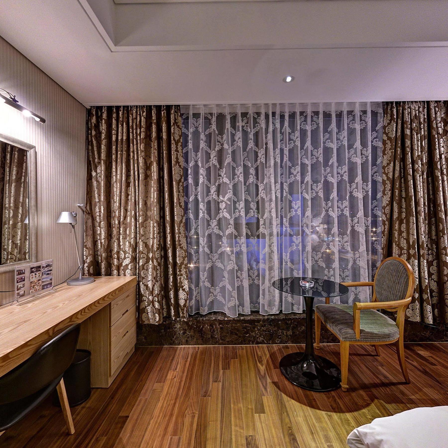 Hotel Avenue Чханвон Екстер'єр фото