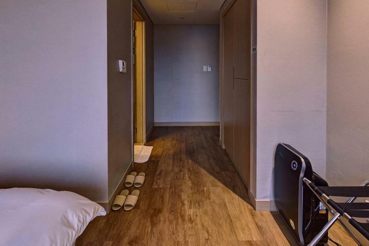 Hotel Avenue Чханвон Екстер'єр фото